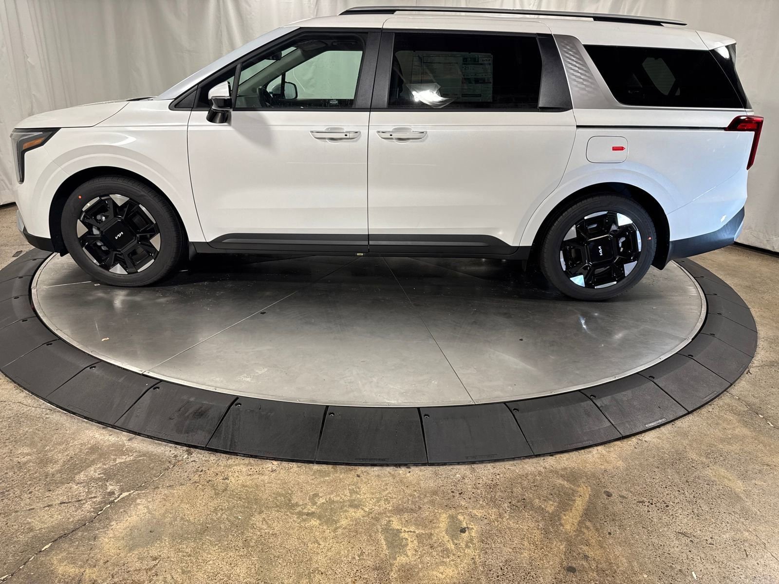 New 2026 Kia Carnival EX FWD image 3