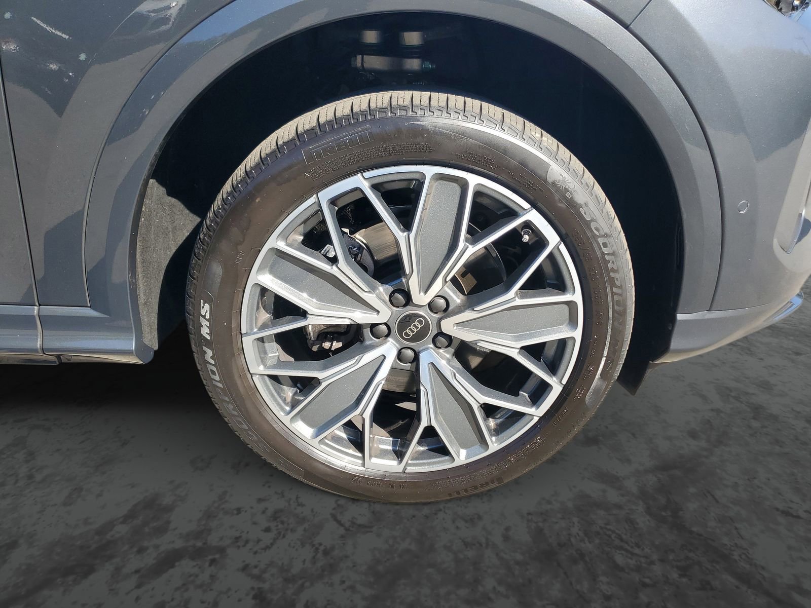 Used 2025 Audi Q5 Premium Plus w/ Premium Plus image 6