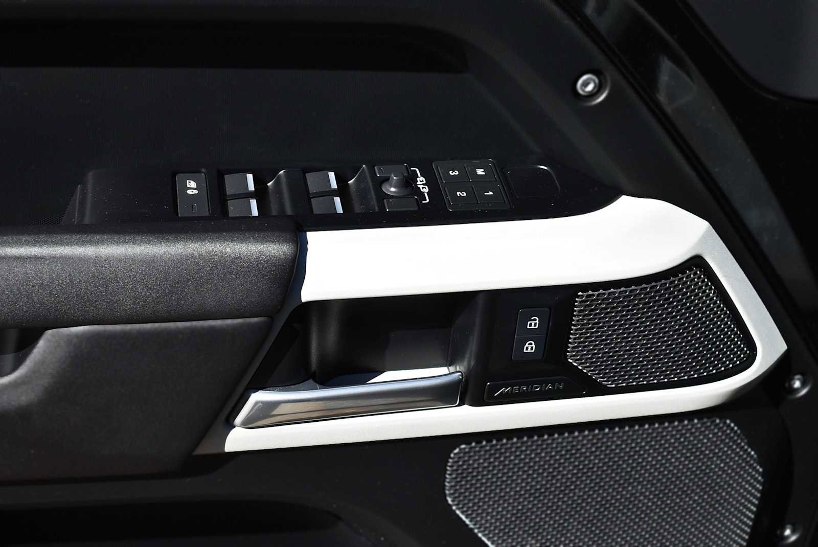 Used 2024 Land Rover Defender 110 S image 30