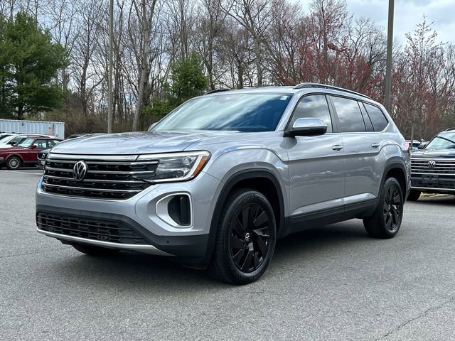 Certified 2025 Volkswagen Atlas SE w/ Black Wheel Package image 1