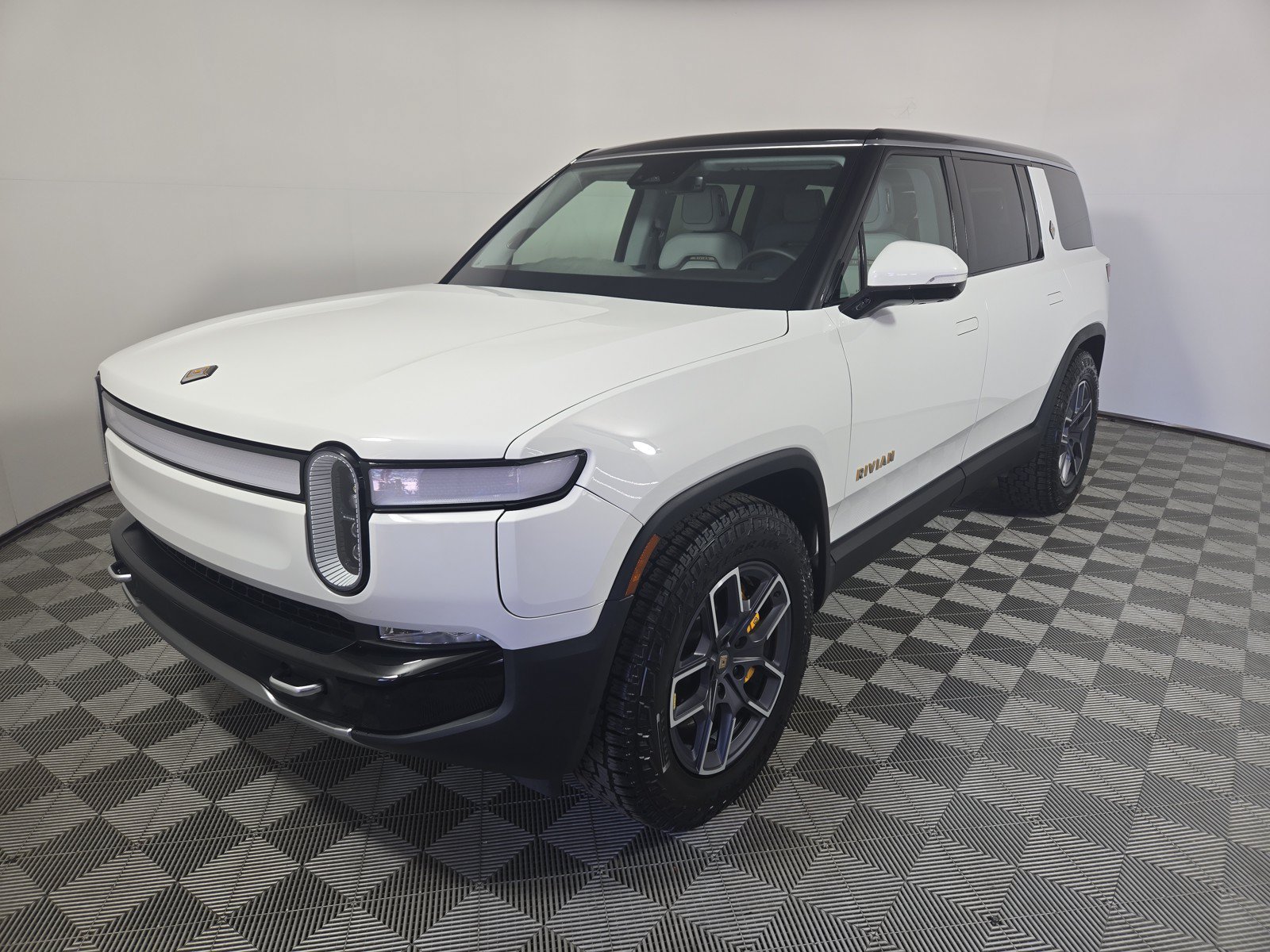 Used 2023 Rivian R1S Adventure AWD/4WD image 35