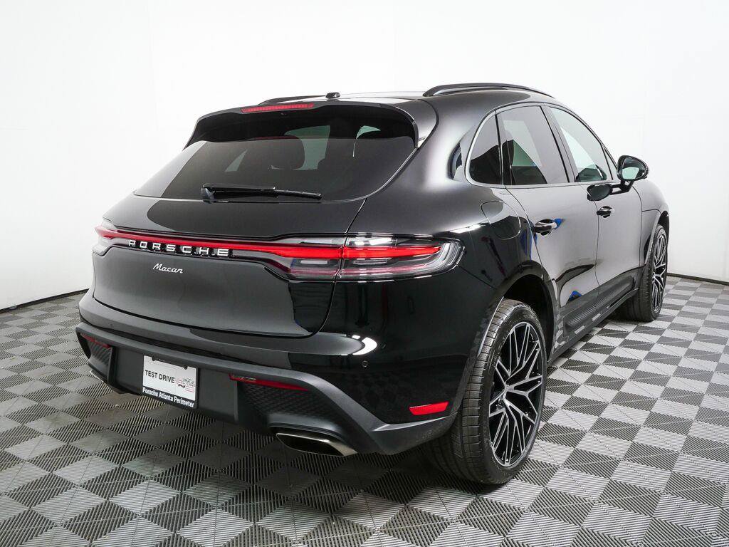 Certified 2026 Porsche Macan AWD/4WD image 29