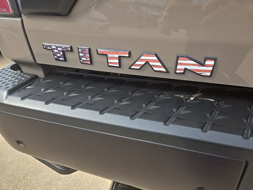 Used 2021 Nissan Titan PRO-4X w/ Pro-4x Convenience Package image 12