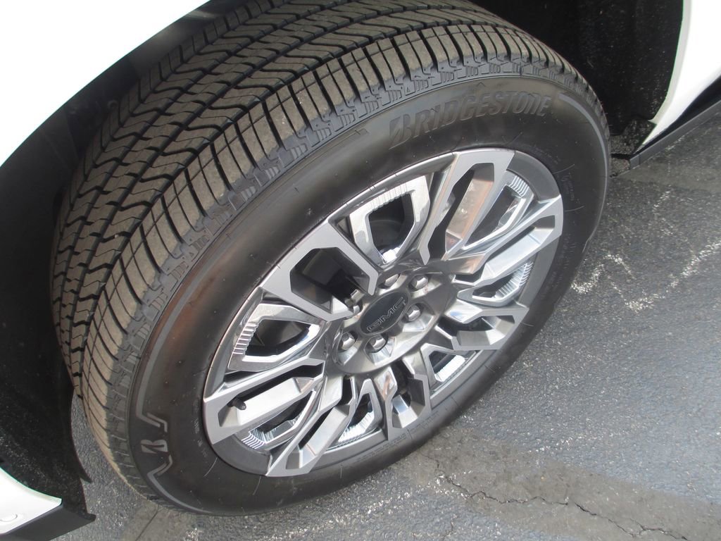 Used 2024 GMC Yukon XL Denali Ultimate AWD/4WD image 14