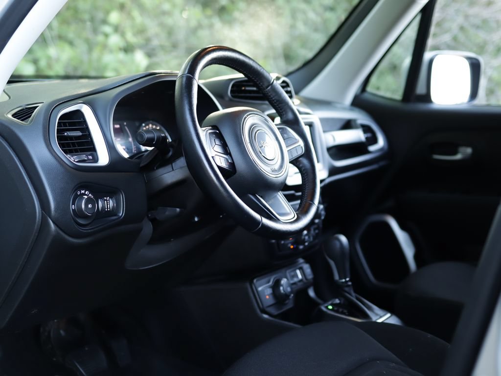 Used 2020 Jeep Renegade Latitude w/ Cold Weather Group AWD/4WD image 9