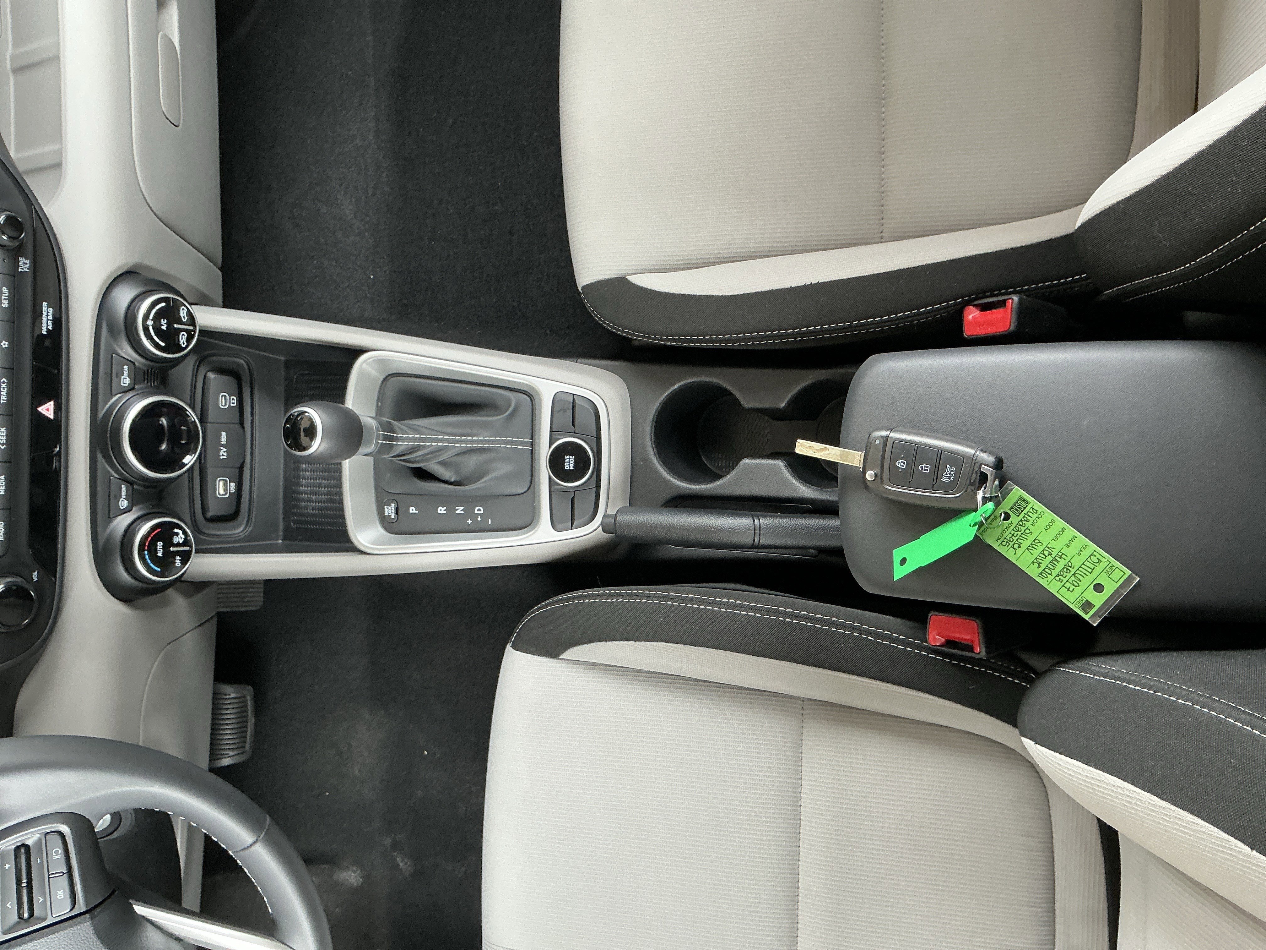 Used 2023 Hyundai Venue SEL image 11