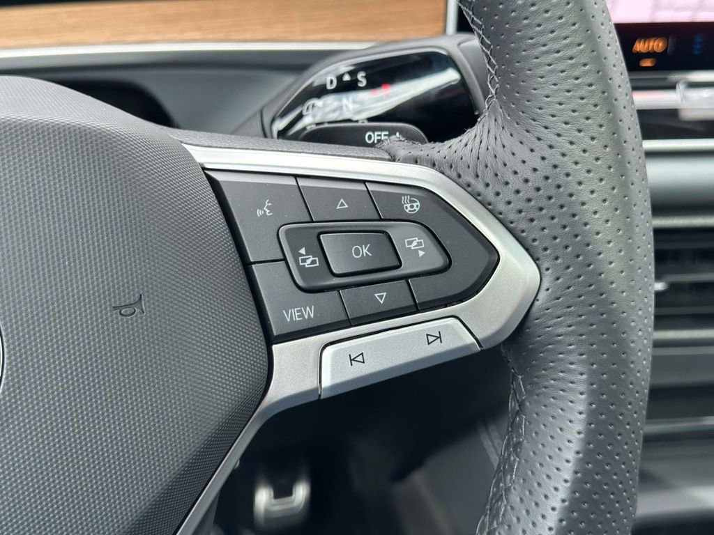 New 2026 Volkswagen Tiguan SEL R-Line AWD/4WD image 18