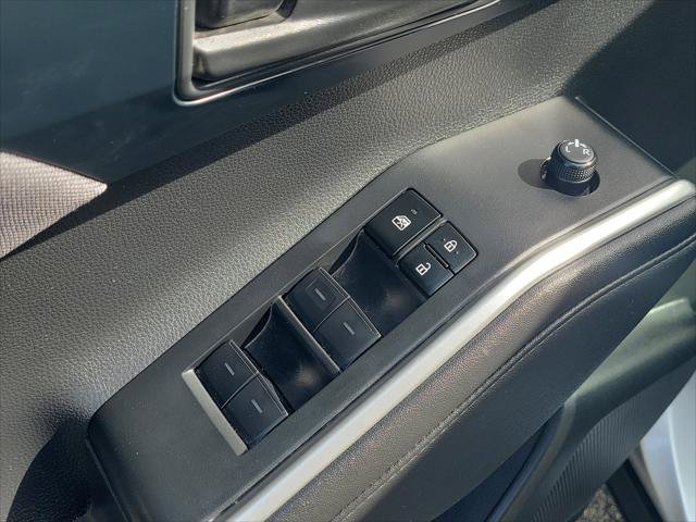 Used 2024 Toyota Highlander LE FWD image 17