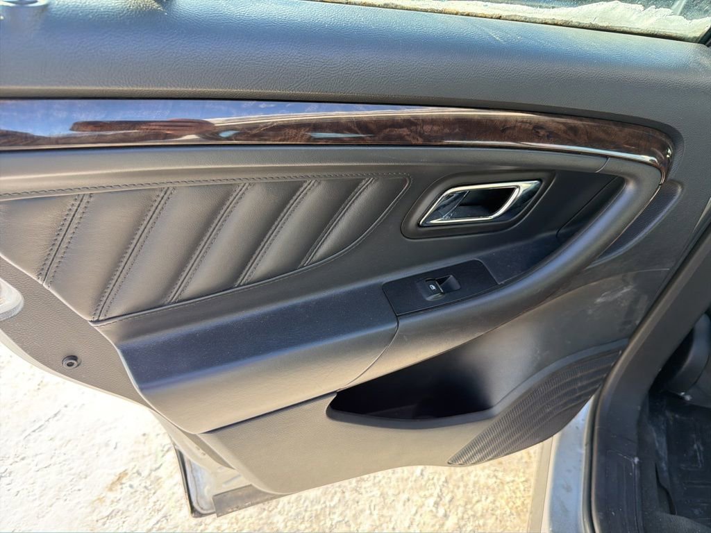 Used 2016 Ford Taurus Limited w/ Driver Assist Package image 28