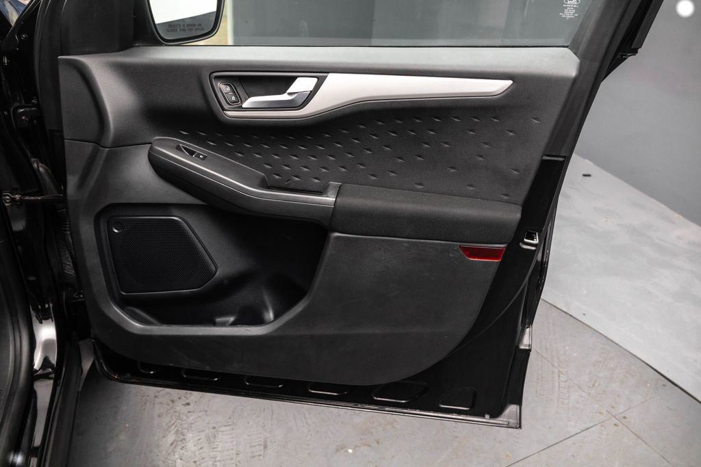 Used 2020 Ford Escape SE image 36