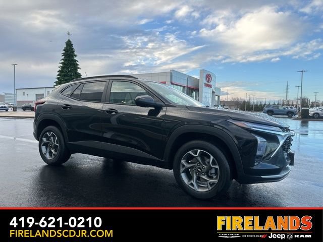 Used 2025 Chevrolet Trax LT w/ LT Convenience Package image 13