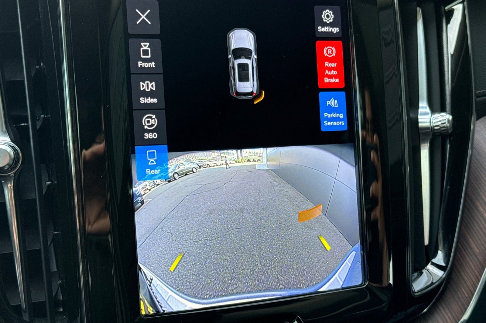 Used 2023 Volvo XC60 T8 Ultimate w/ Protection Package Premier image 22