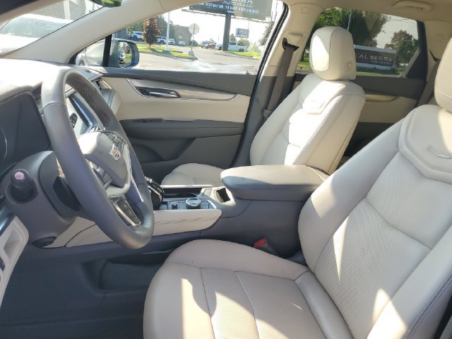 Certified 2020 Cadillac XT5 Premium Luxury w/ LPO, Floor Liner Package AWD/4WD image 16