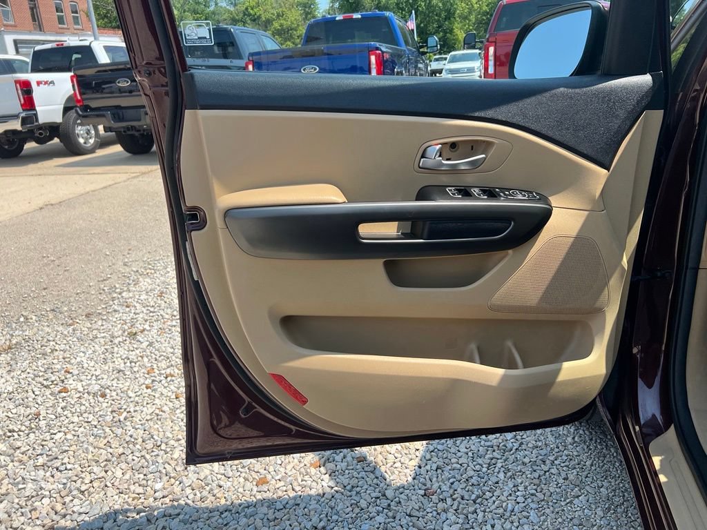 Used 2015 Kia Sedona LX w/ LX Convenience Package FWD image 11