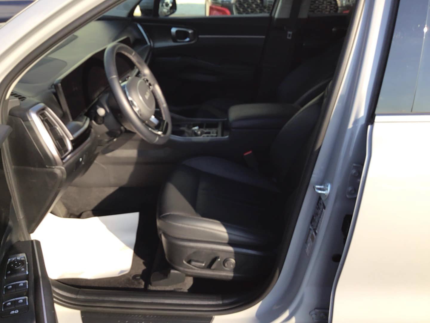 Used 2025 Kia Sorento S AWD/4WD image 10