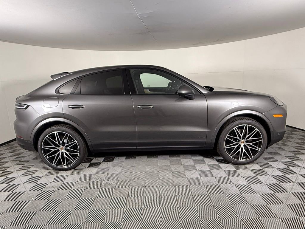Certified 2025 Porsche Cayenne Coupe image 8