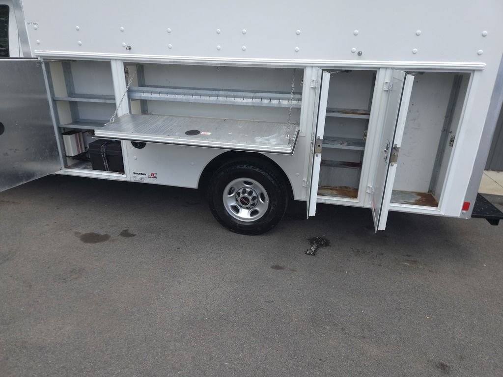 Used 2014 GMC Savana 3500 RWD image 4