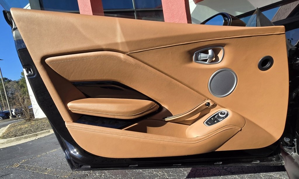 Used 2020 Aston Martin V8 Vantage Coupe image 13