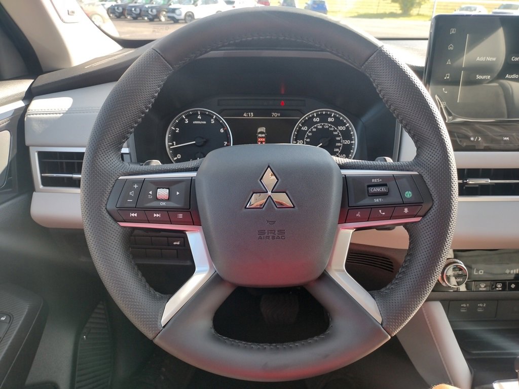 New 2025 Mitsubishi Outlander SE image 6