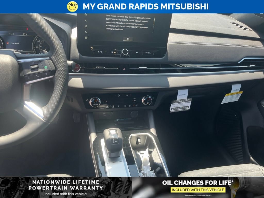 New 2026 Mitsubishi Outlander AWD image 18