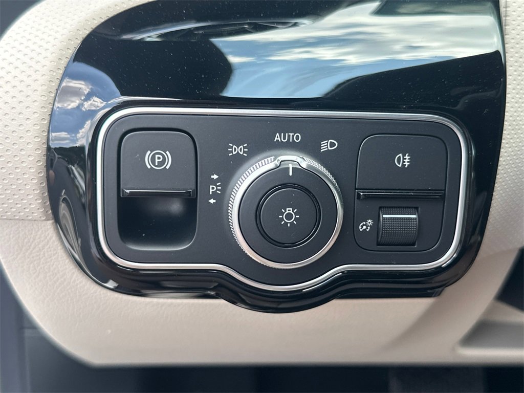 Certified 2025 Mercedes-Benz CLA 250 4MATIC image 33