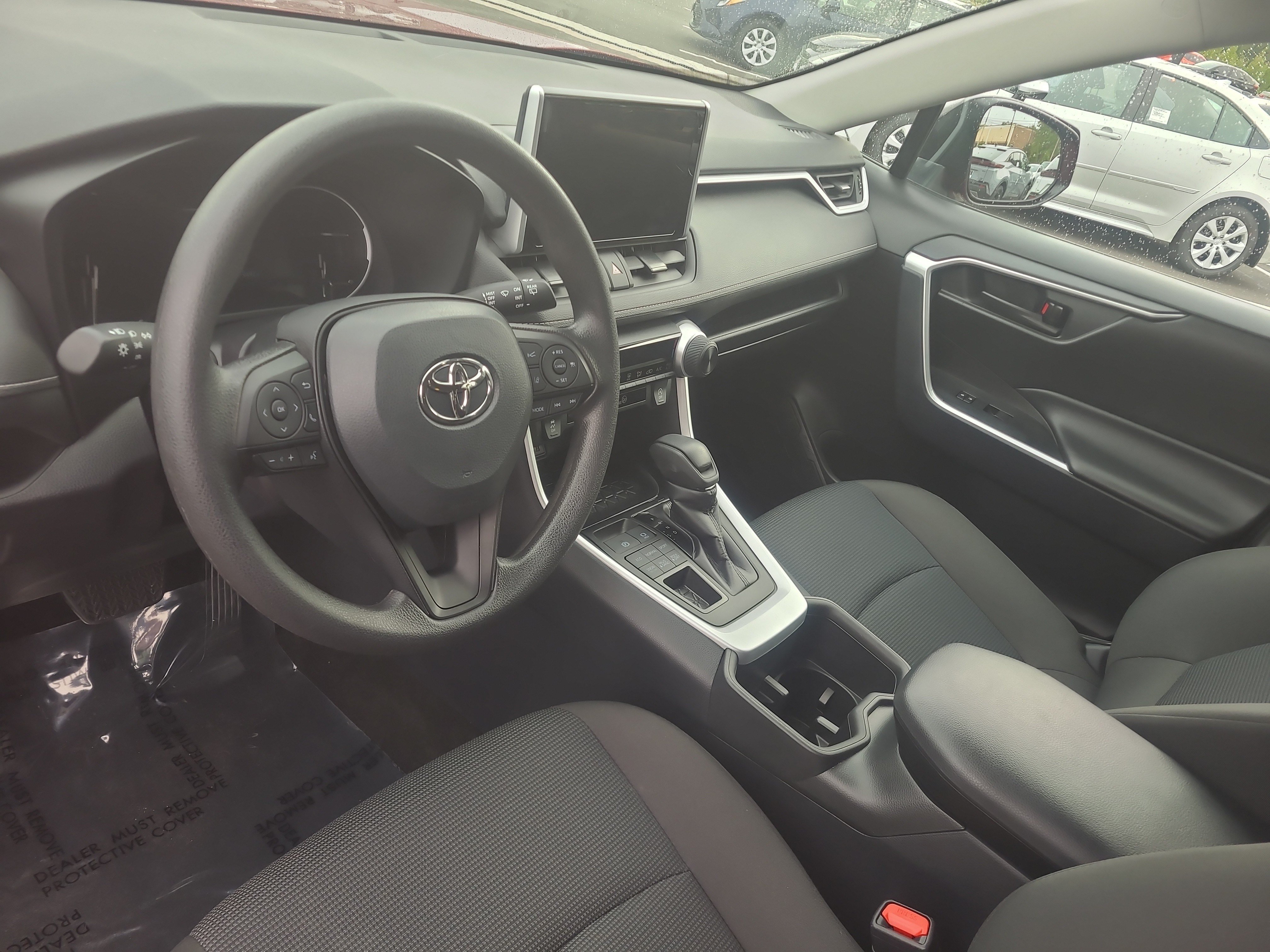 Used 2024 Toyota RAV4 LE AWD/4WD image 15