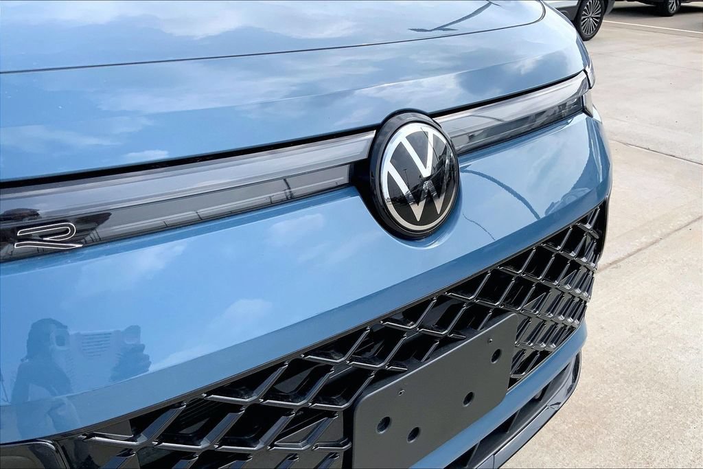 Certified 2025 Volkswagen Tiguan SE R-Line AWD/4WD image 26