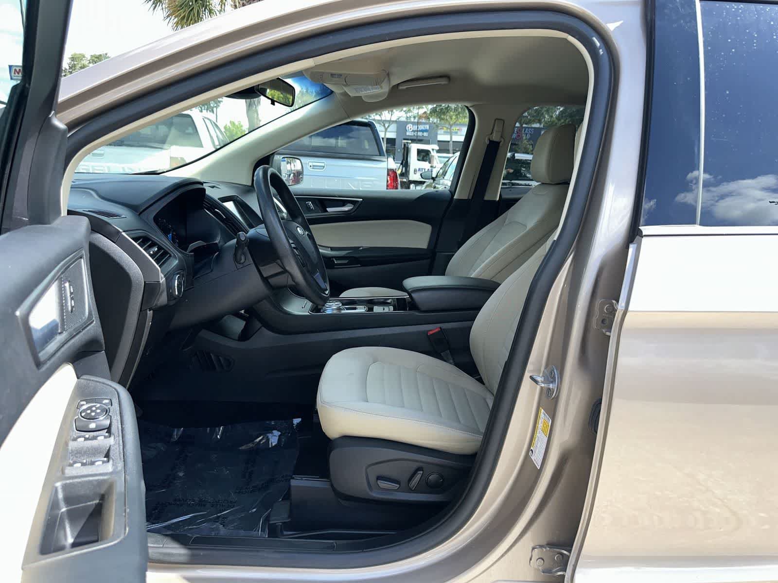 Used 2020 Ford Edge SE FWD image 2