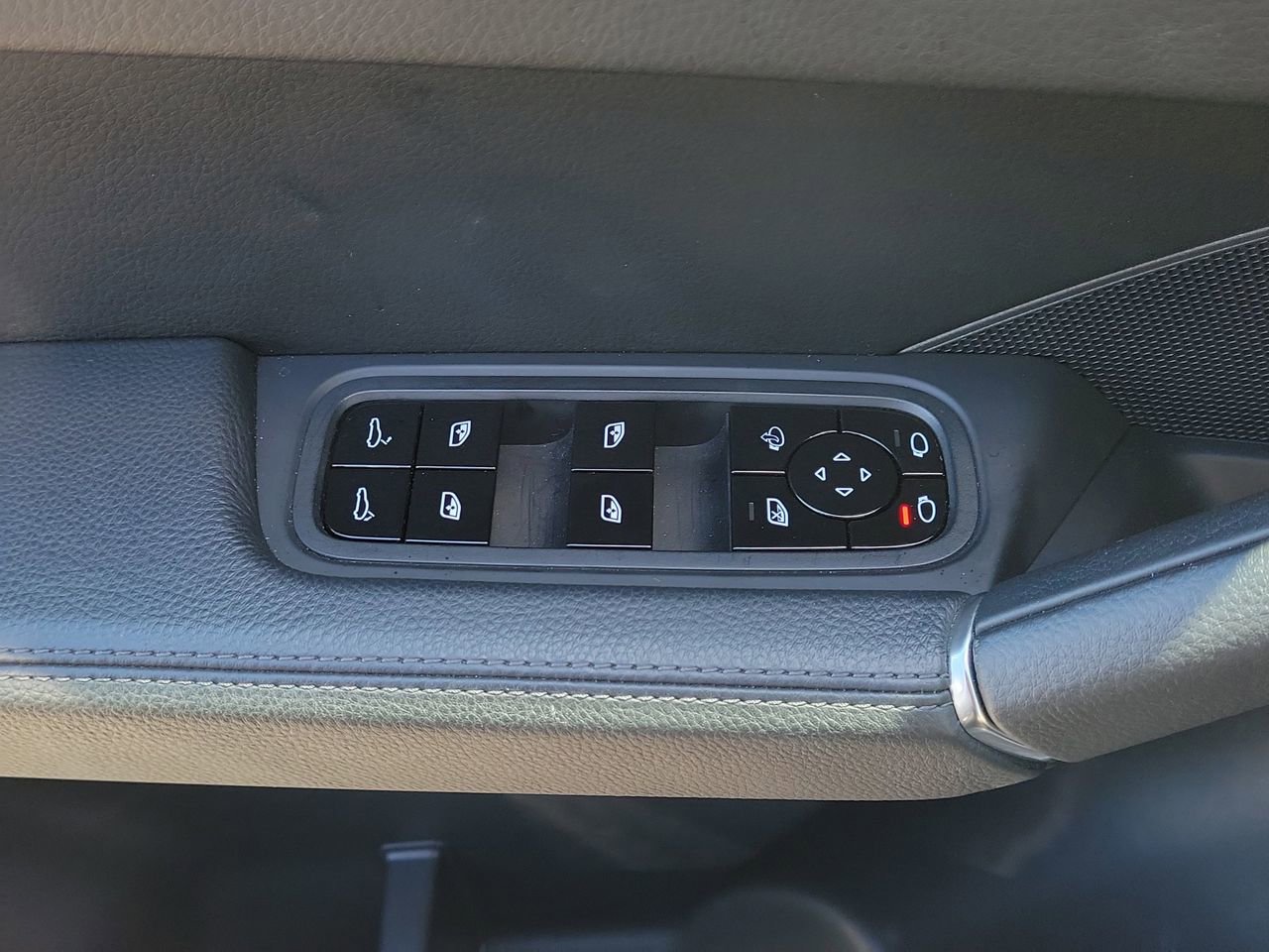 Used 2021 Porsche Cayenne S image 19