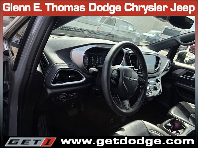 Certified 2023 Chrysler Pacifica Touring-L w/ S Appearance Package image 13