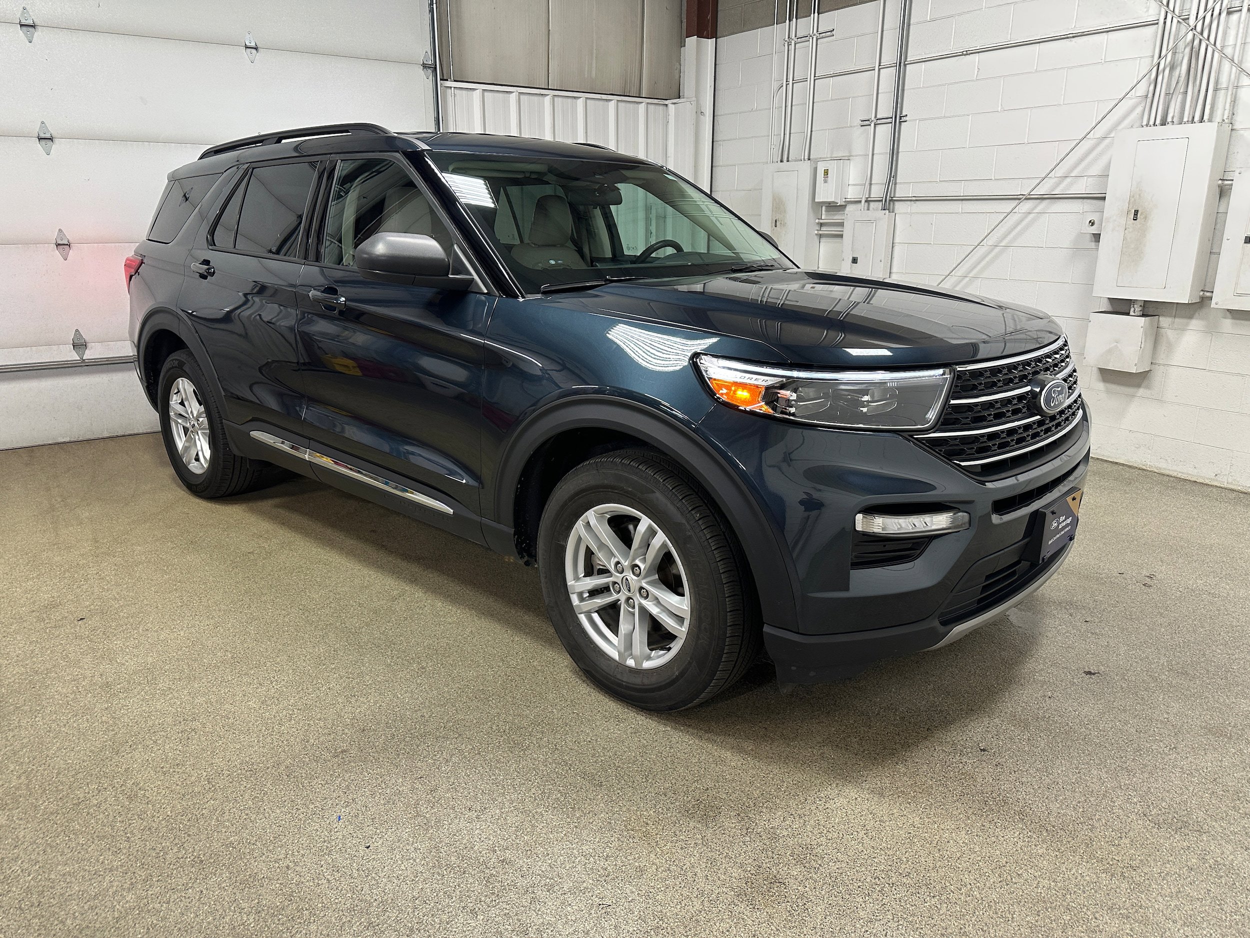 Used 2023 Ford Explorer XLT w/ Equipment Group 202A AWD/4WD image 4
