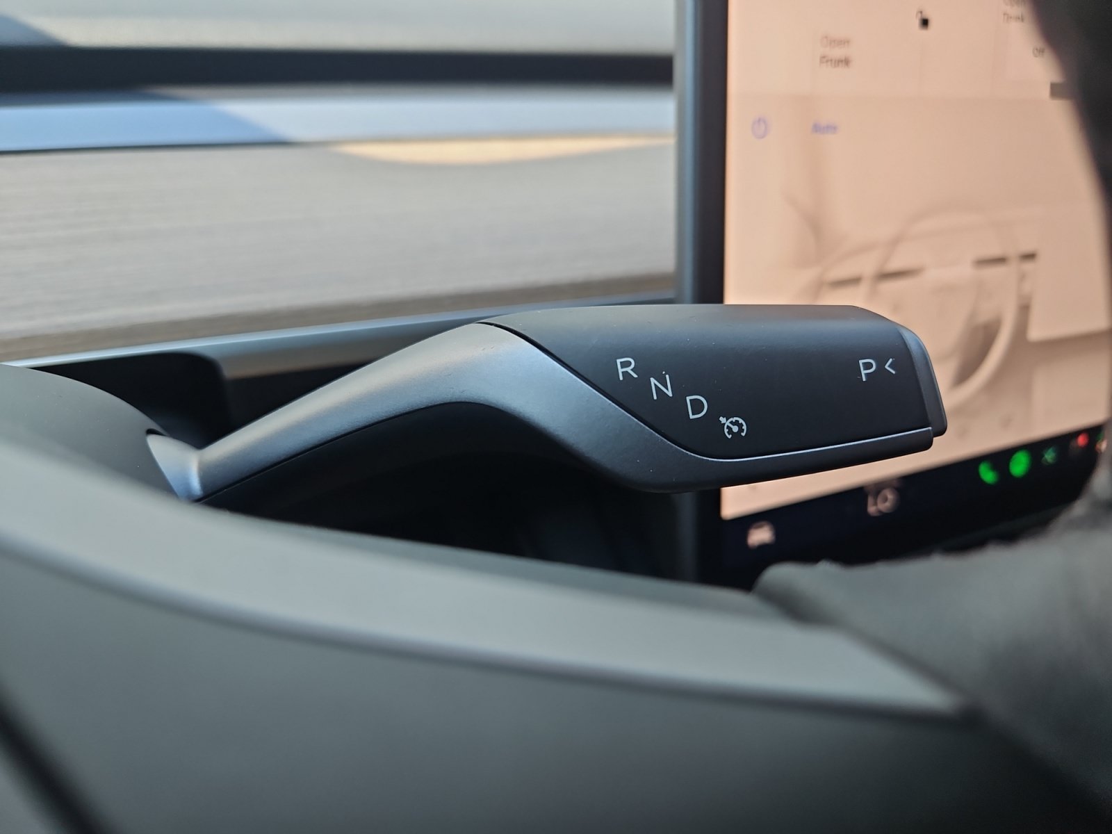 Used 2024 Tesla Model Y Long Range AWD/4WD image 23