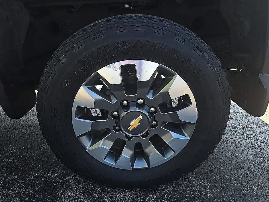 Used 2022 Chevrolet Silverado 2500 Custom w/ Custom Value Package AWD/4WD image 41