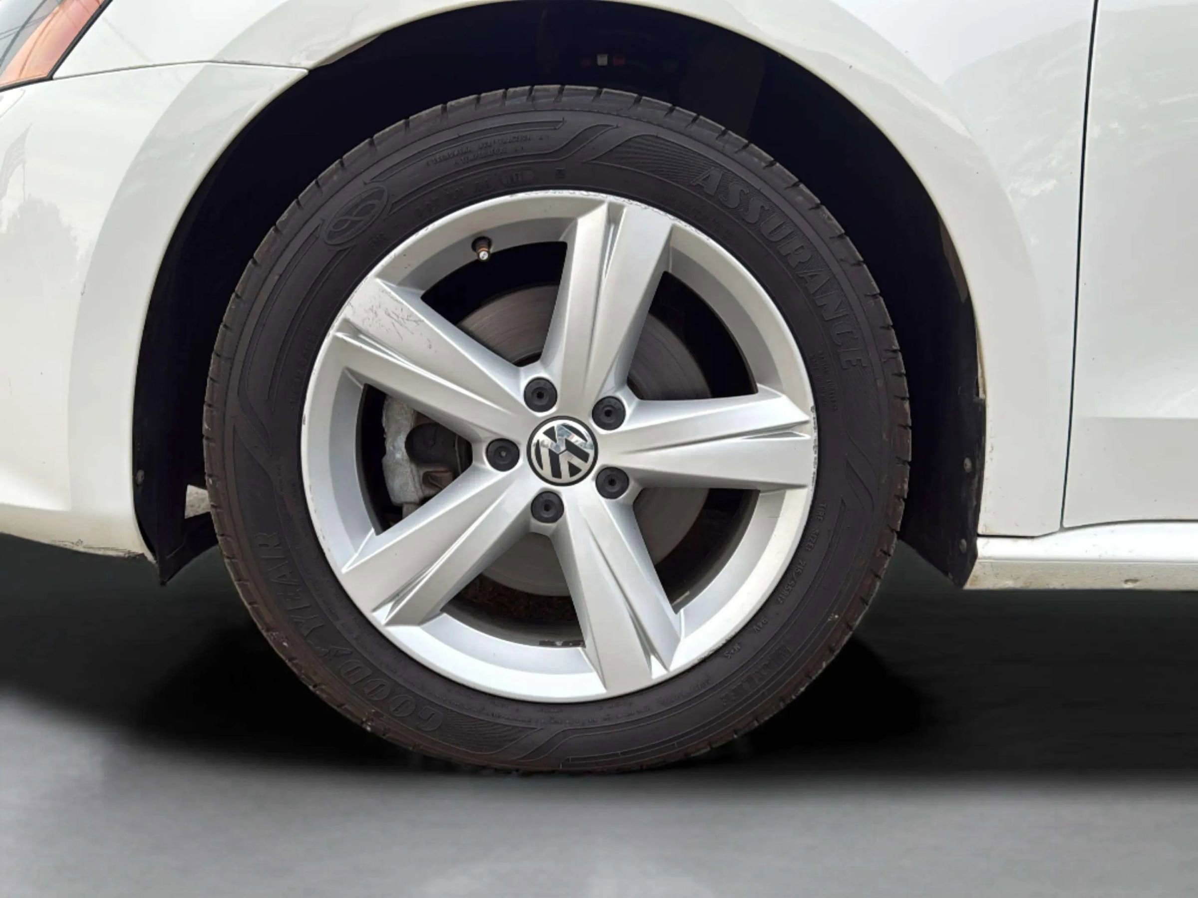 Used 2013 Volkswagen Passat TDI SE image 39