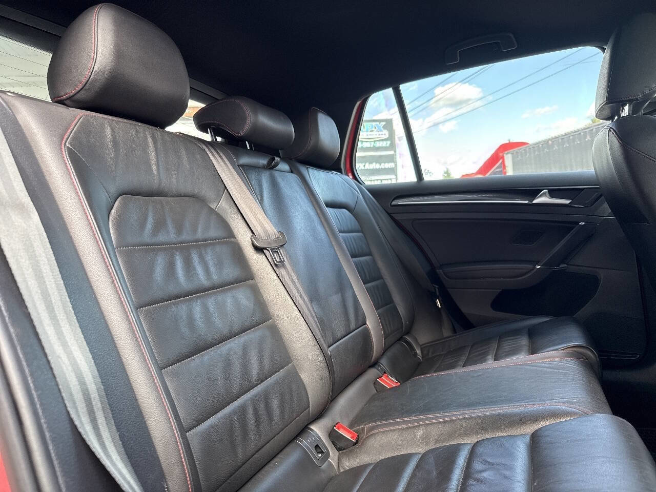 Used 2015 Volkswagen Golf 4-Door image 22