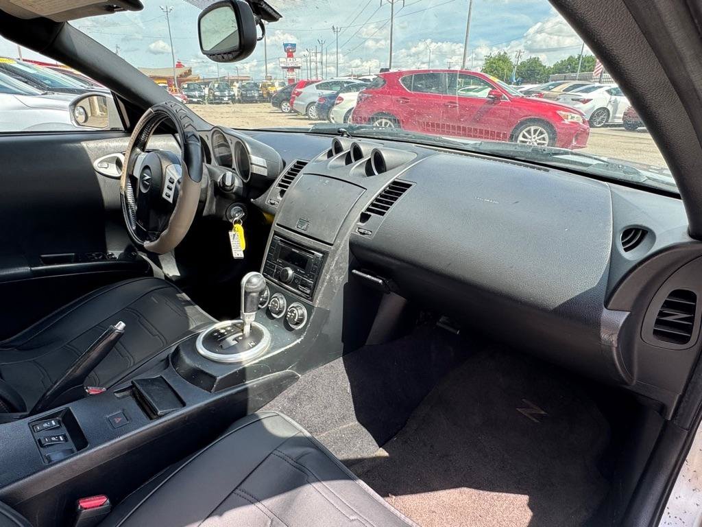Used 2004 Nissan 350Z Touring RWD image 11