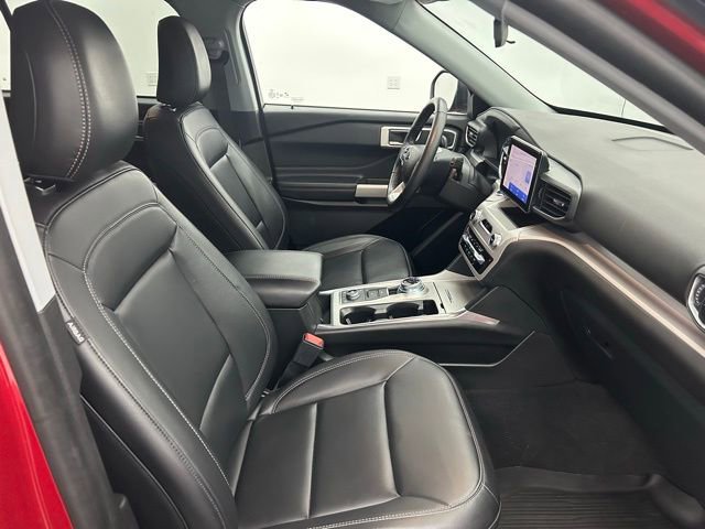 Used 2023 Ford Explorer XLT w/ Equipment Group 202A image 33