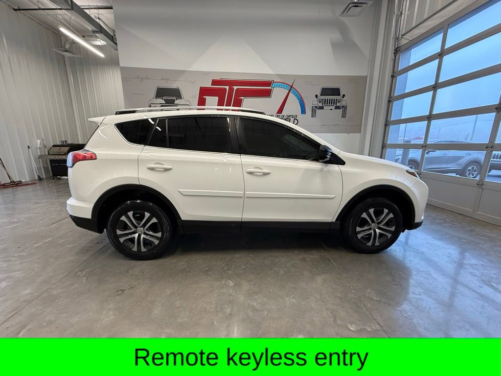 Used 2018 Toyota RAV4 LE image 4
