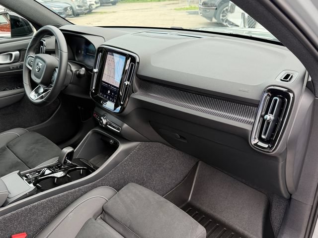 Certified 2026 Volvo XC40 B5 Ultra w/ Protection Package Premier AWD/4WD image 19