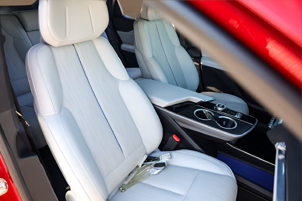 Certified 2024 Cadillac Lyriq Luxury RWD image 27