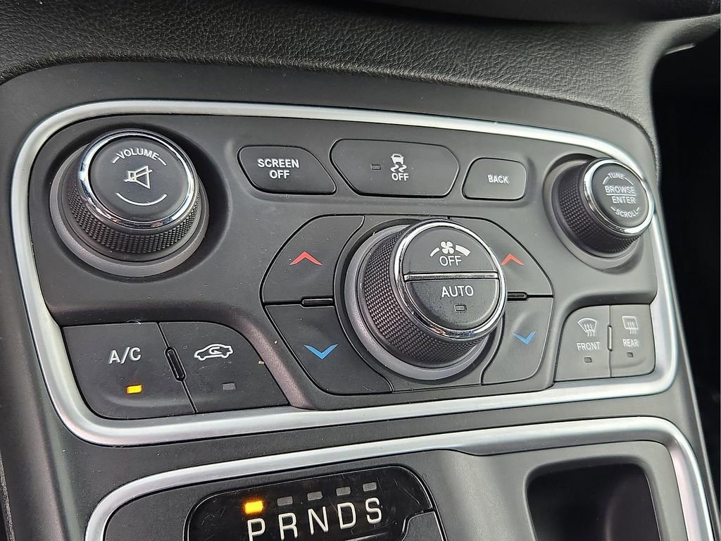 Used 2015 Chrysler 200 C w/ Navigation & Sound Group I image 16