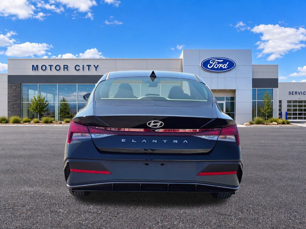 Used 2026 Hyundai Elantra SE FWD image 5