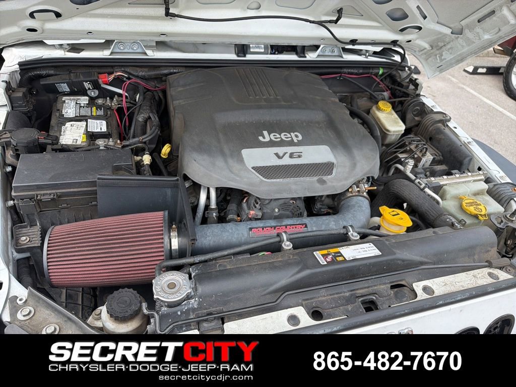 Used 2014 Jeep Wrangler Unlimited Rubicon w/ Connectivity Group AWD/4WD image 10