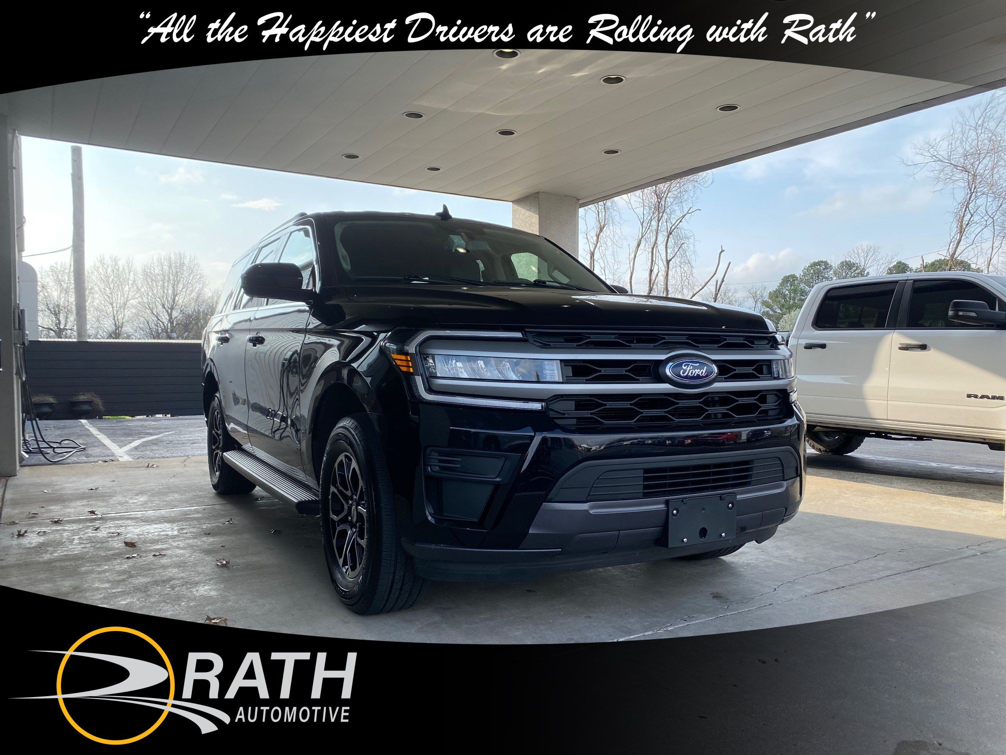 Used 2024 Ford Expedition XLT AWD/4WD image 1