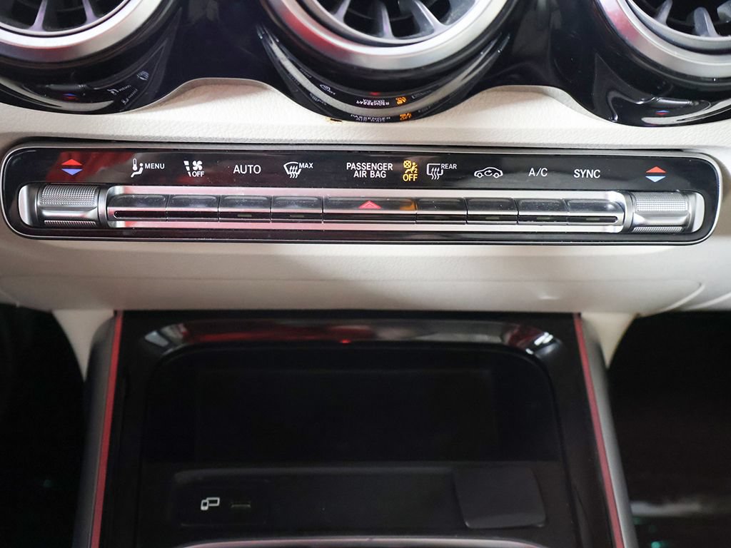 Used 2021 Mercedes-Benz GLB 250 4MATIC w/ Premium Package image 47