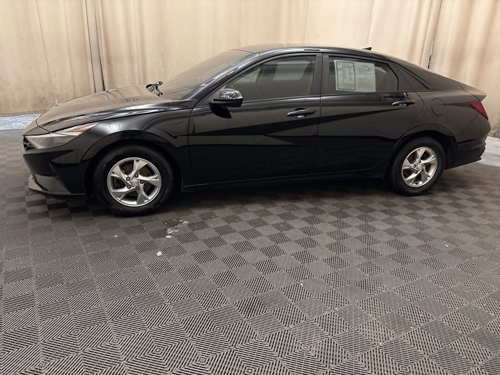 Used 2022 Hyundai Elantra SE image 8