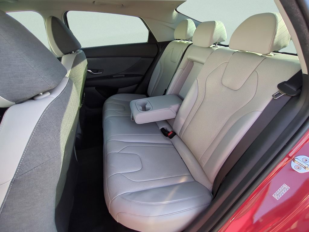 Used 2023 Hyundai Elantra Limited FWD image 9