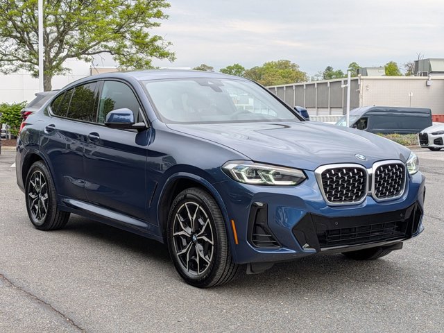 Used 2024 BMW X4 xDrive30i w/ Premium Package AWD/4WD image 3