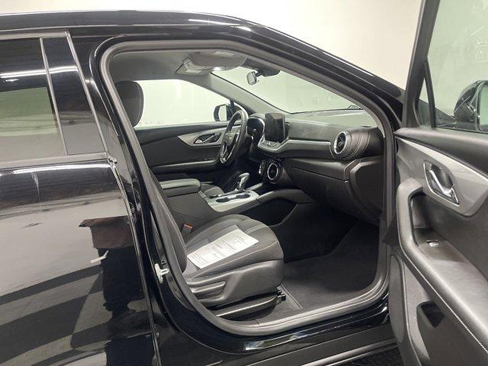 Used 2025 Chevrolet Equinox LT w/ Convenience Package II FWD image 19