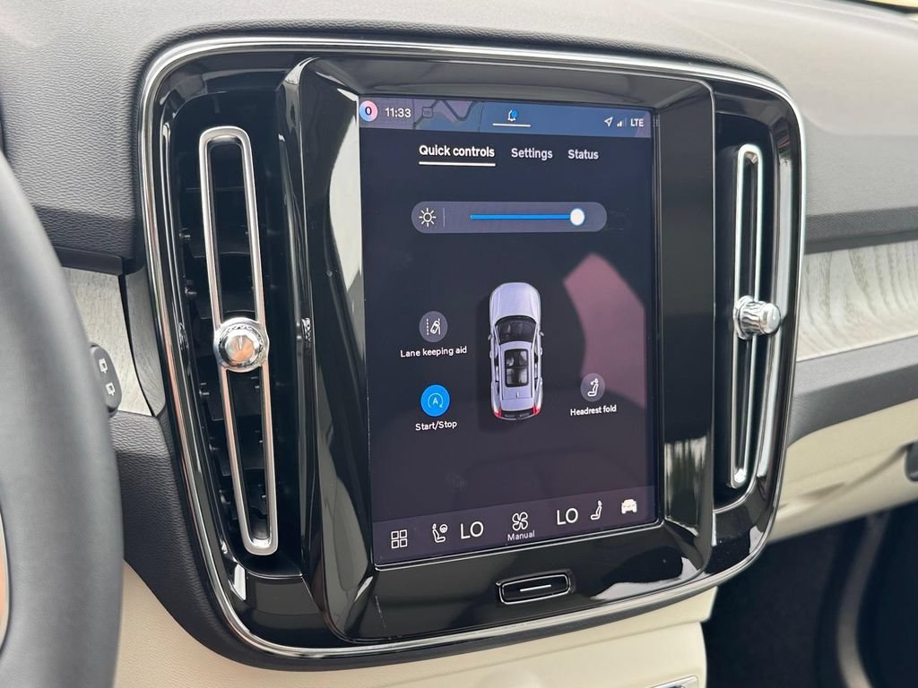 Certified 2026 Volvo XC40 B5 Plus AWD/4WD image 19